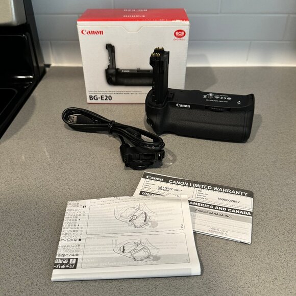 Canon BG-E20 Battery Grip for Canon EOS 5D Mark IV New In Box - Picture 1 of 8